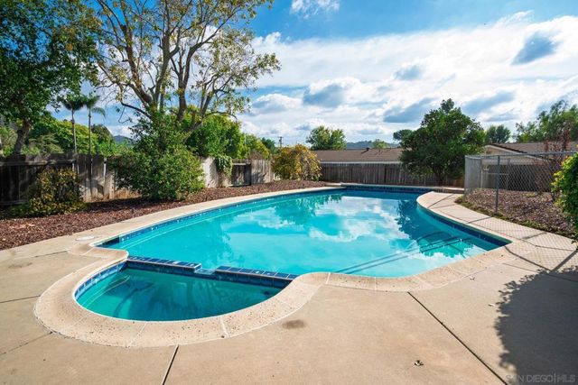 14105 Durhullen Dr, Poway, CA 92064