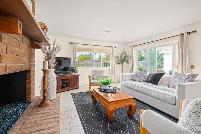 14105 Durhullen Dr, Poway, CA 92064