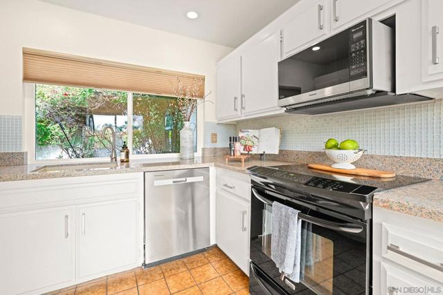14105 Durhullen Dr, Poway, CA 92064