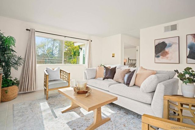 14105 Durhullen Dr, Poway, CA 92064