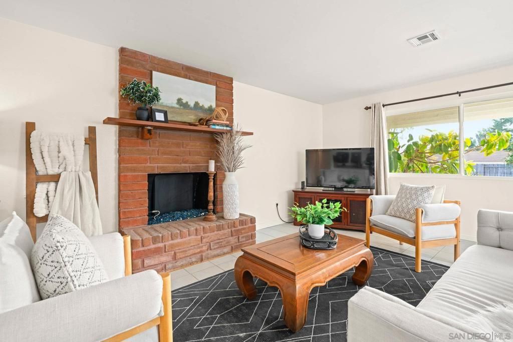 14105 Durhullen Dr, Poway, CA 92064