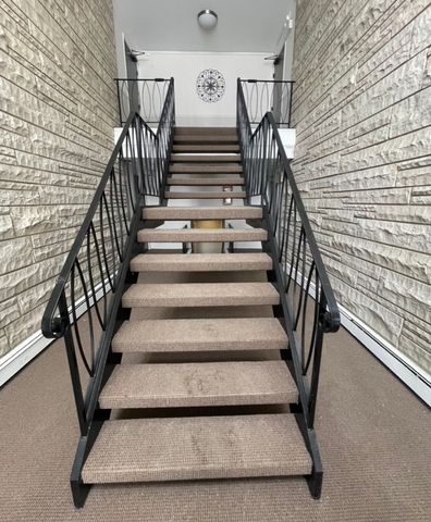 212 Collen Drive 209, Lombard, IL 60148