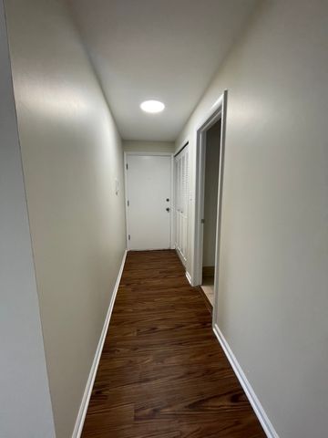 212 Collen Drive 209, Lombard, IL 60148