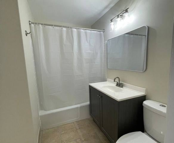 212 Collen Drive 209, Lombard, IL 60148