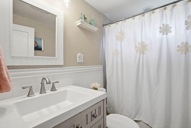 11 Roseen Ave, Weymouth, MA 02188