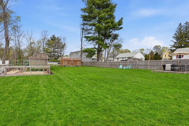 11 Roseen Ave, Weymouth, MA 02188