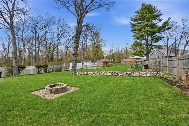 11 Roseen Ave, Weymouth, MA 02188
