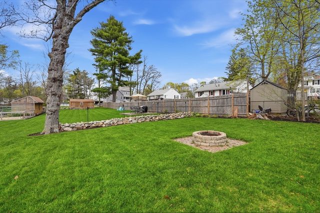 11 Roseen Ave, Weymouth, MA 02188