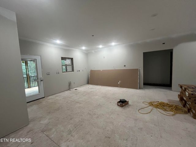 382 St George Drive, Crossville, TN 38558