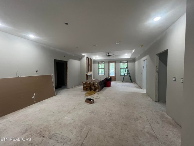 382 St George Drive, Crossville, TN 38558