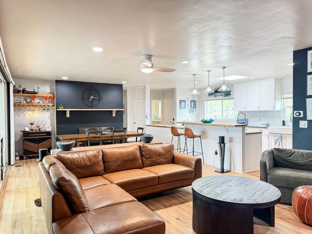 1516 Columbia Drive NE, Albuquerque, NM 87106