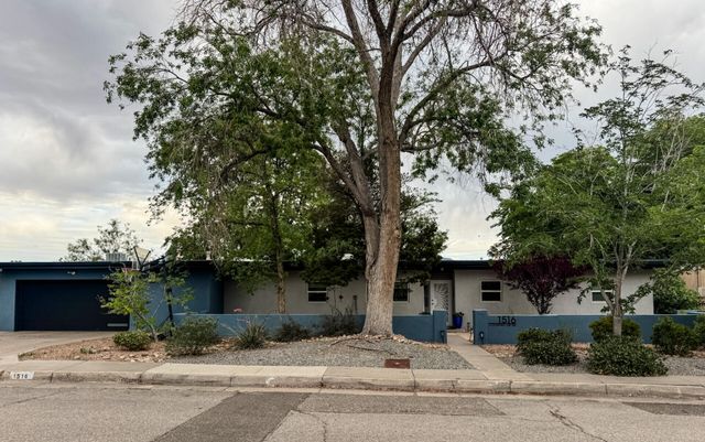 1516 Columbia Drive NE, Albuquerque, NM 87106