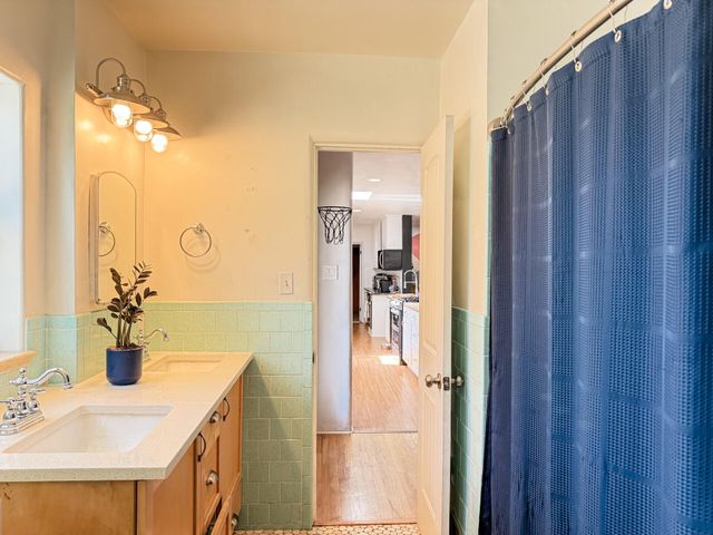 1516 Columbia Drive NE, Albuquerque, NM 87106