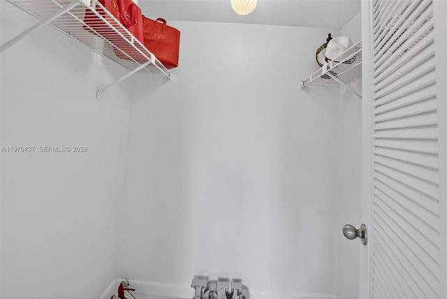 3300 W Rolling Hills Cir 302, Davie, FL 33328