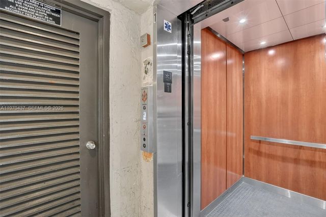 3300 W Rolling Hills Cir 302, Davie, FL 33328