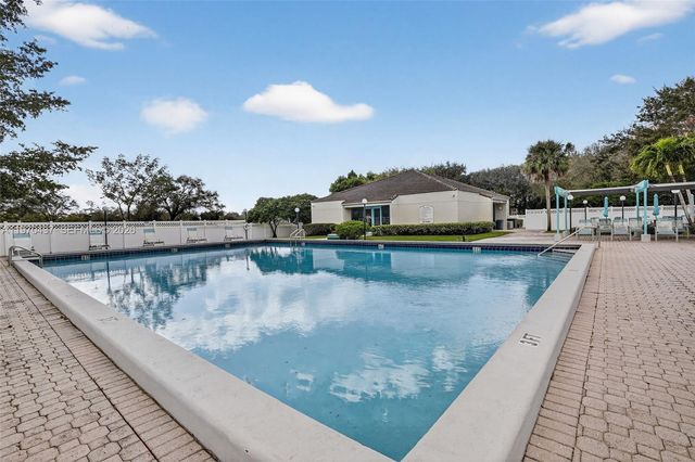 3300 W Rolling Hills Cir 302, Davie, FL 33328