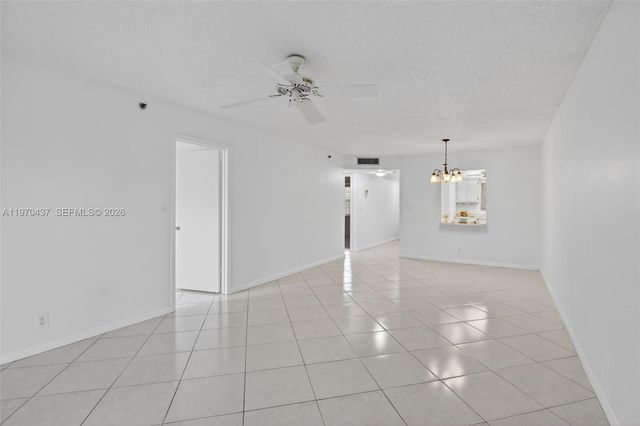 3300 W Rolling Hills Cir 302, Davie, FL 33328