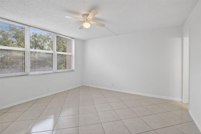 3300 W Rolling Hills Cir 302, Davie, FL 33328