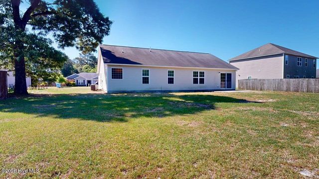 108 Braeburn Boulevard, Richlands, NC 28574