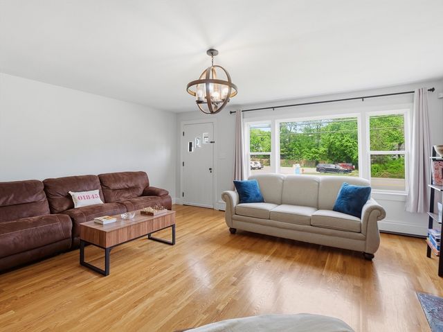 625 Turnpike St, North Andover, MA 01845