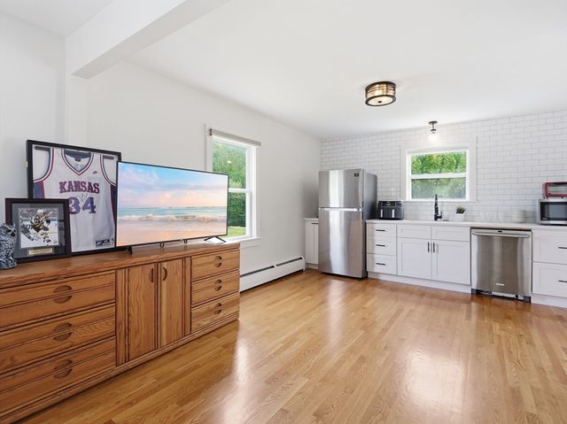 625 Turnpike St, North Andover, MA 01845