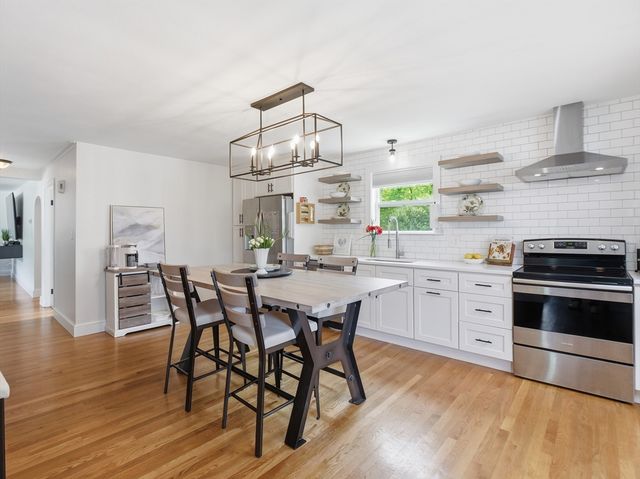 625 Turnpike St, North Andover, MA 01845