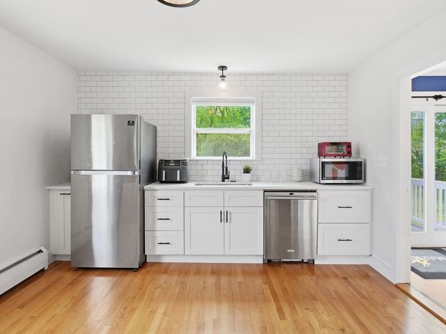 625 Turnpike St, North Andover, MA 01845