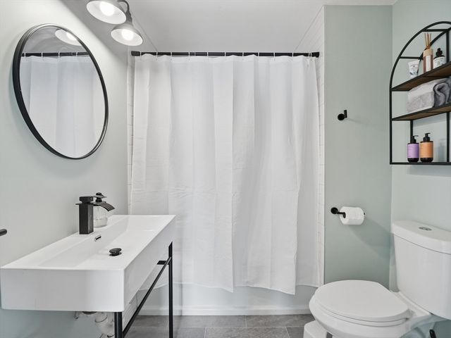625 Turnpike St, North Andover, MA 01845