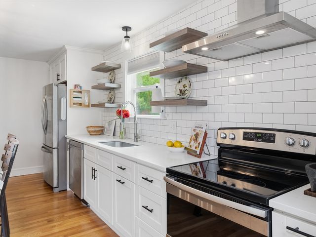 625 Turnpike St, North Andover, MA 01845