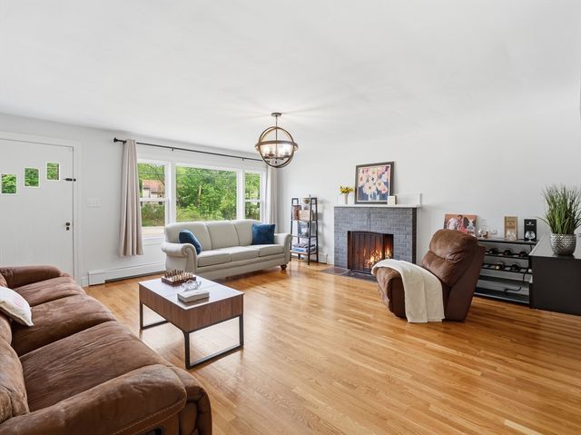 625 Turnpike St, North Andover, MA 01845