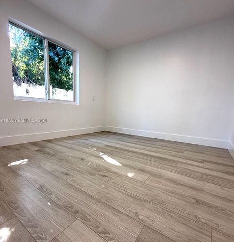 716 NE 7th St B, Hallandale Beach, FL 33009