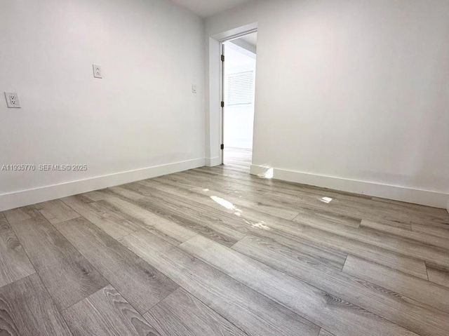 716 NE 7th St B, Hallandale Beach, FL 33009