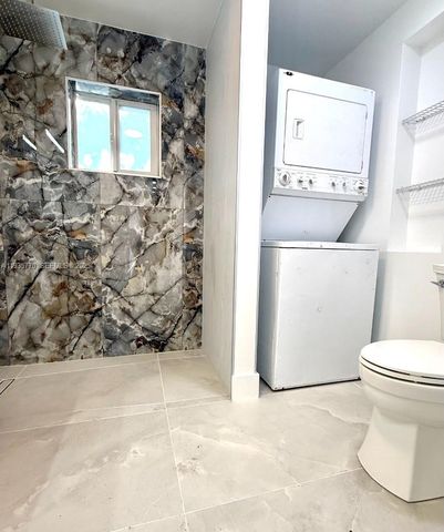 716 NE 7th St B, Hallandale Beach, FL 33009