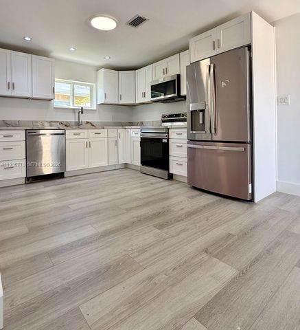 716 NE 7th St B, Hallandale Beach, FL 33009