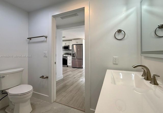 716 NE 7th St B, Hallandale Beach, FL 33009