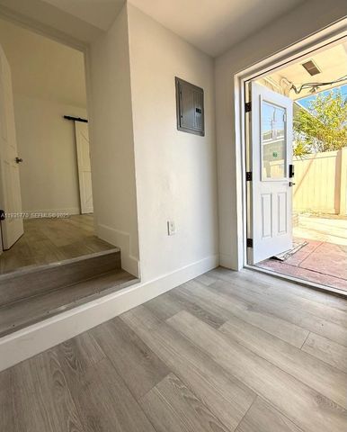 716 NE 7th St B, Hallandale Beach, FL 33009