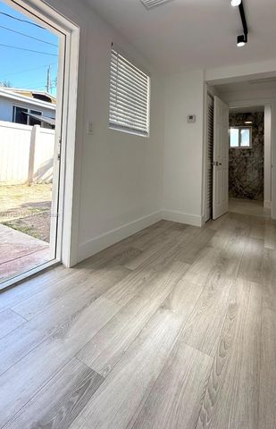 716 NE 7th St B, Hallandale Beach, FL 33009