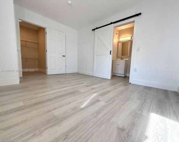 716 NE 7th St B, Hallandale Beach, FL 33009