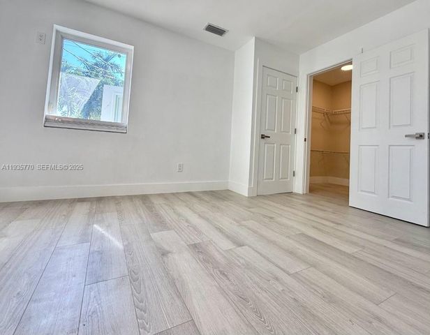 716 NE 7th St B, Hallandale Beach, FL 33009