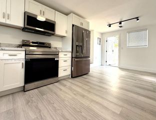 716 NE 7th St B, Hallandale Beach, FL 33009