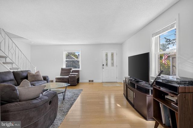 816 NAYLORS RUN RD, Havertown, PA 19083