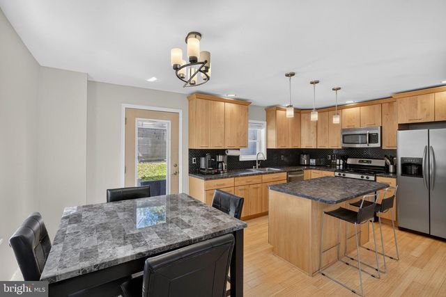 816 NAYLORS RUN RD, Havertown, PA 19083