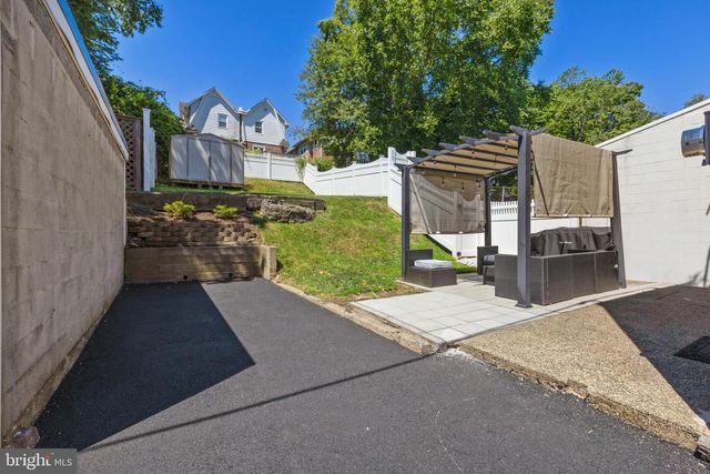 816 NAYLORS RUN RD, Havertown, PA 19083