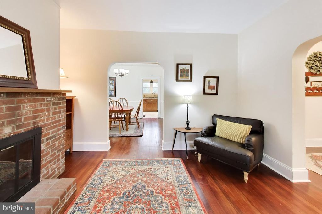 Image 11 of property listing at 2808 BERWICK AVE, Baltimore, MD 21234