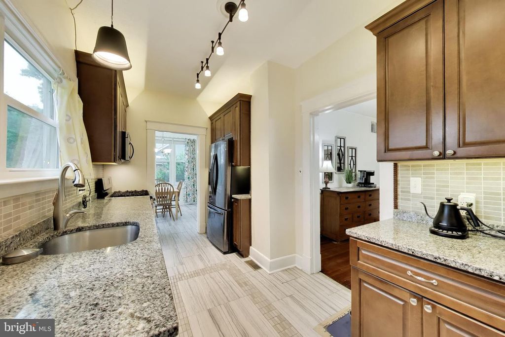 Image 14 of property listing at 2808 BERWICK AVE, Baltimore, MD 21234