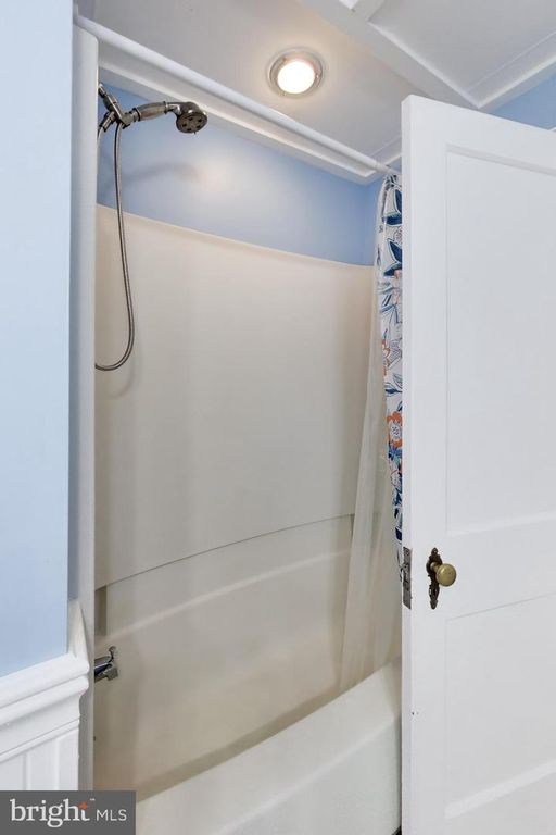 Image 37 of property listing at 2808 BERWICK AVE, Baltimore, MD 21234