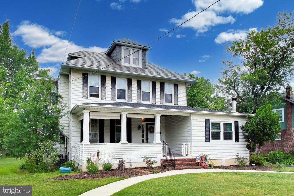Image 4 of property listing at 2808 BERWICK AVE, Baltimore, MD 21234