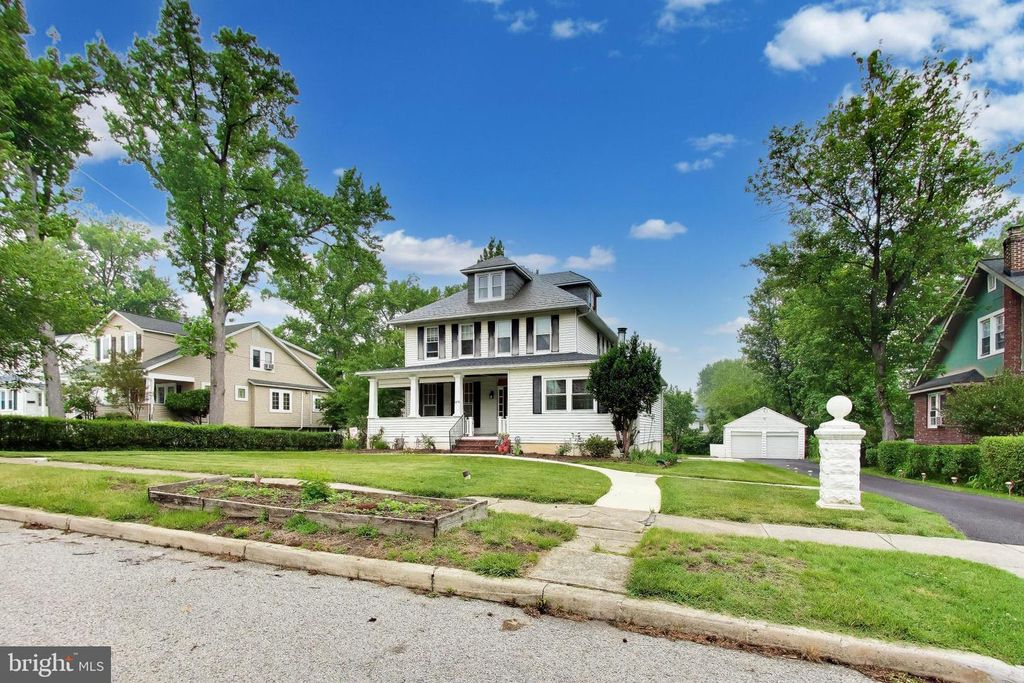 Image 5 of property listing at 2808 BERWICK AVE, Baltimore, MD 21234