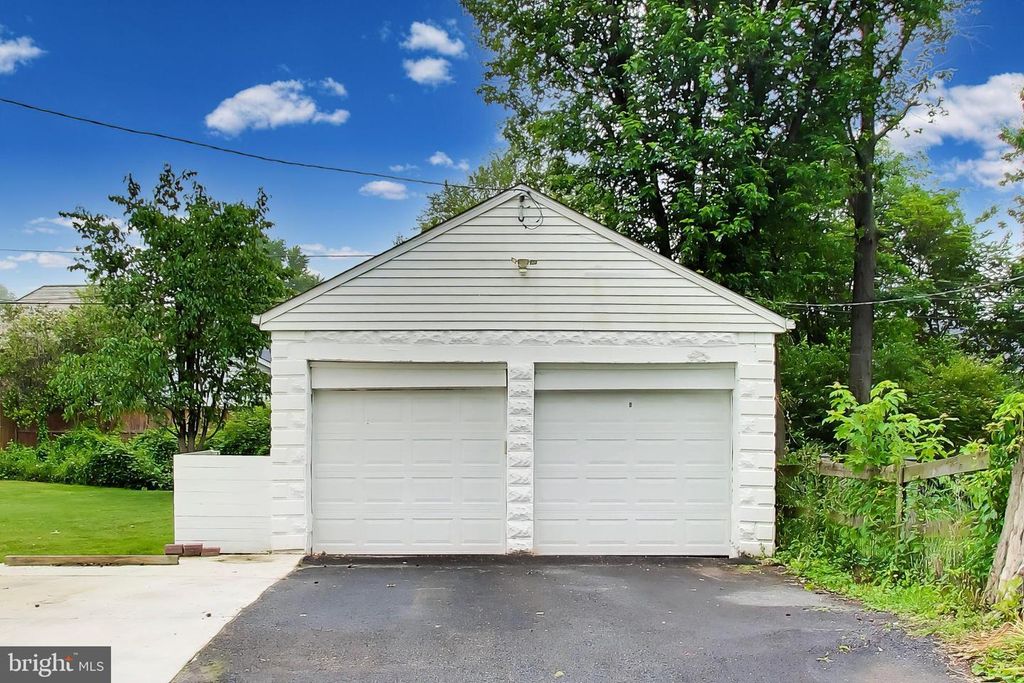 Image 52 of property listing at 2808 BERWICK AVE, Baltimore, MD 21234