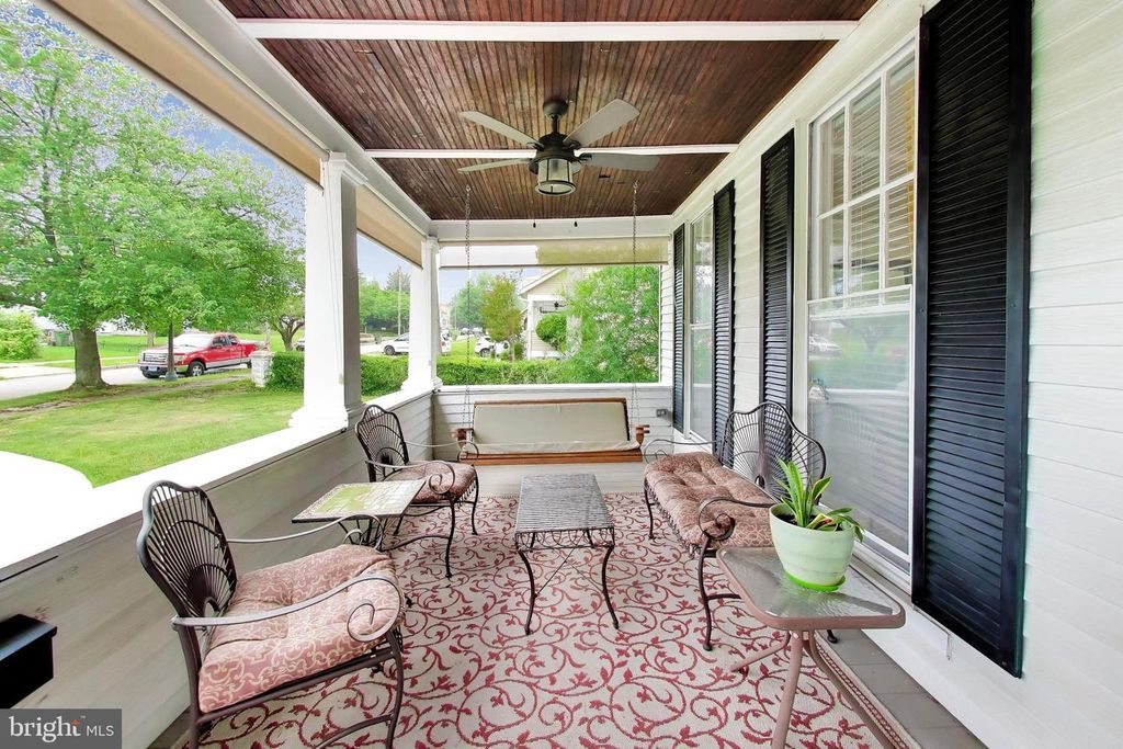 Image 6 of property listing at 2808 BERWICK AVE, Baltimore, MD 21234
